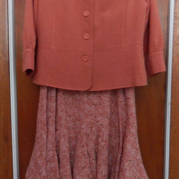 Jacket and skirt - Picture 1 of 4